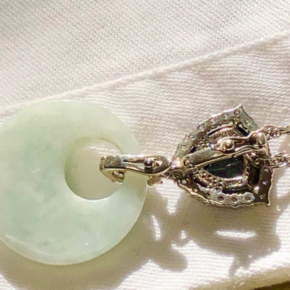 SALE Beautiful Jade necklace - Picture 16 of 16